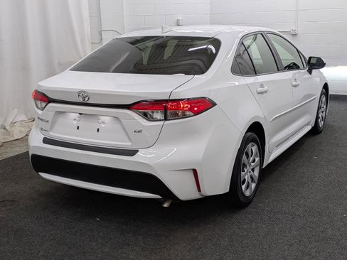 Used 2021 Toyota Corolla LE image 2