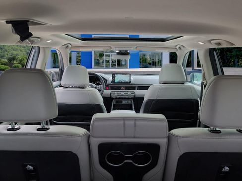 Used 2025 Honda Pilot Touring image 34