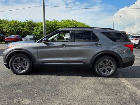 Used 2023 Ford Explorer XLT w/ Equipment Group 202A RWD image 4