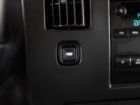 Used 2017 Chevrolet Express 2500 RWD image 25