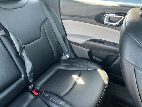 Used 2025 Jeep Compass Limited image 39