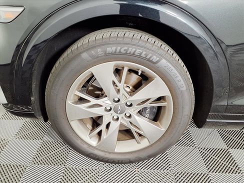 Certified 2025 Genesis GV70 3.5T Sport image 7