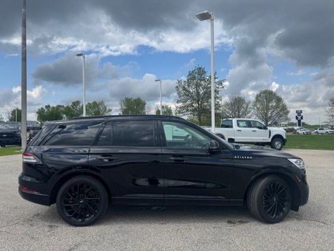 Used 2023 Lincoln Aviator Reserve w/ Equipment Group 201A AWD/4WD image 10