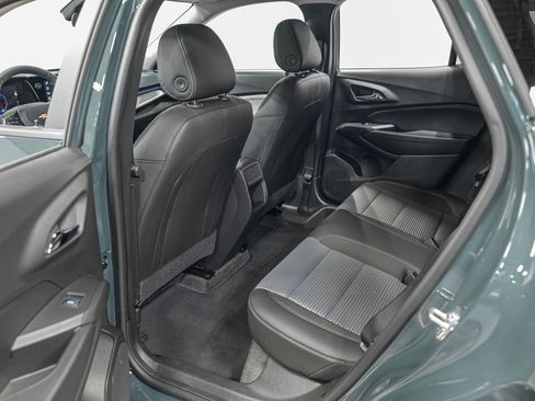 Used 2025 Chevrolet Trax LT w/ Driver Confidence Package image 25