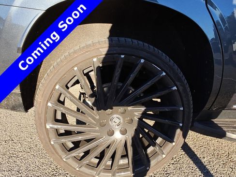 Used 2021 Cadillac Escalade Premium Luxury image 22