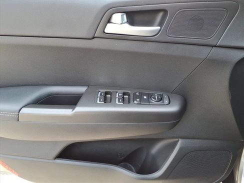 Used 2020 Kia Sportage LX image 15