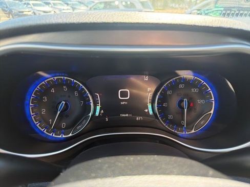 Used 2019 Chrysler Pacifica Limited w/ Tire & Wheel Group FWD image 26