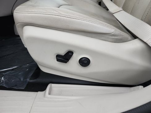 Used 2018 Chrysler Pacifica Touring-L Plus w/ Tire & Wheel Group image 25