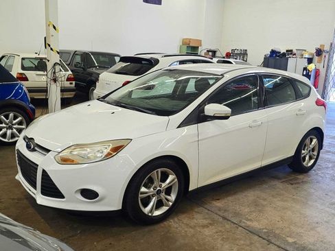 Used 2014 Ford Focus SE w/ SE Winter Package FWD image 1