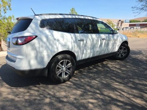 Used 2016 Chevrolet Traverse LT FWD image 4