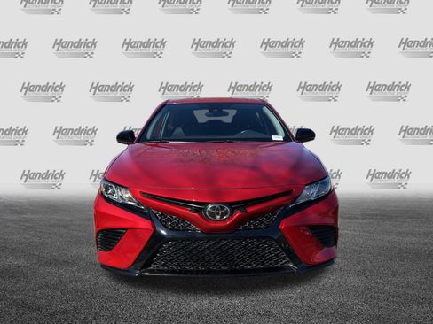 Used 2019 Toyota Camry SE image 3