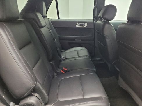 Used 2015 Ford Explorer XLT w/ Equipment Group 202B FWD image 19