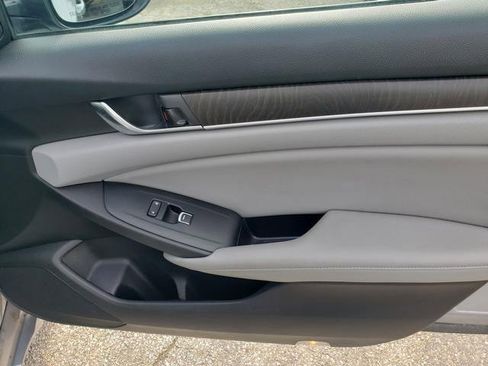Used 2018 Honda Accord Touring image 17