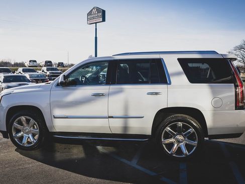 Used 2018 Cadillac Escalade Luxury image 27