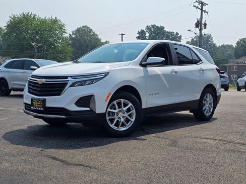 Used 2023 Chevrolet Equinox LT w/ LPO, Floor Liner Package image 3