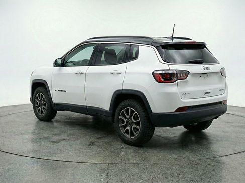 Used 2025 Jeep Compass Trailhawk AWD/4WD image 6