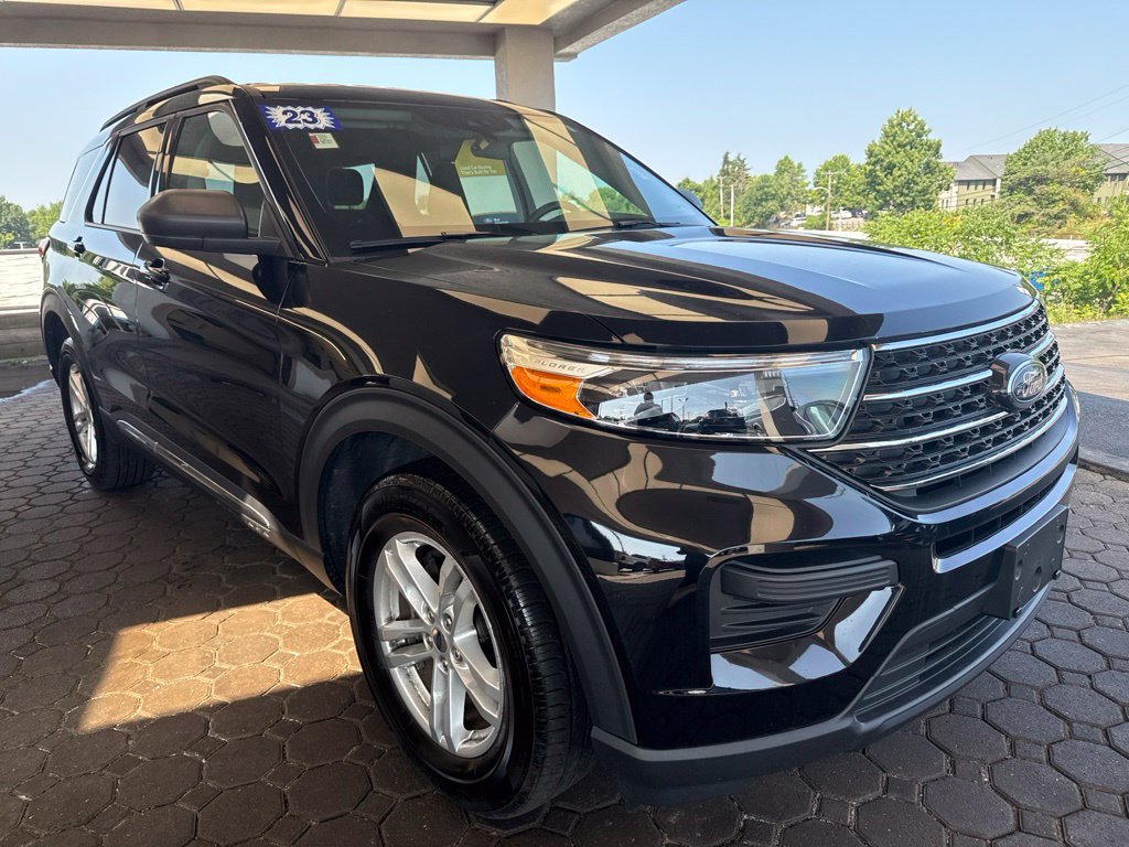Used 2023 Ford Explorer XLT AWD/4WD image 4