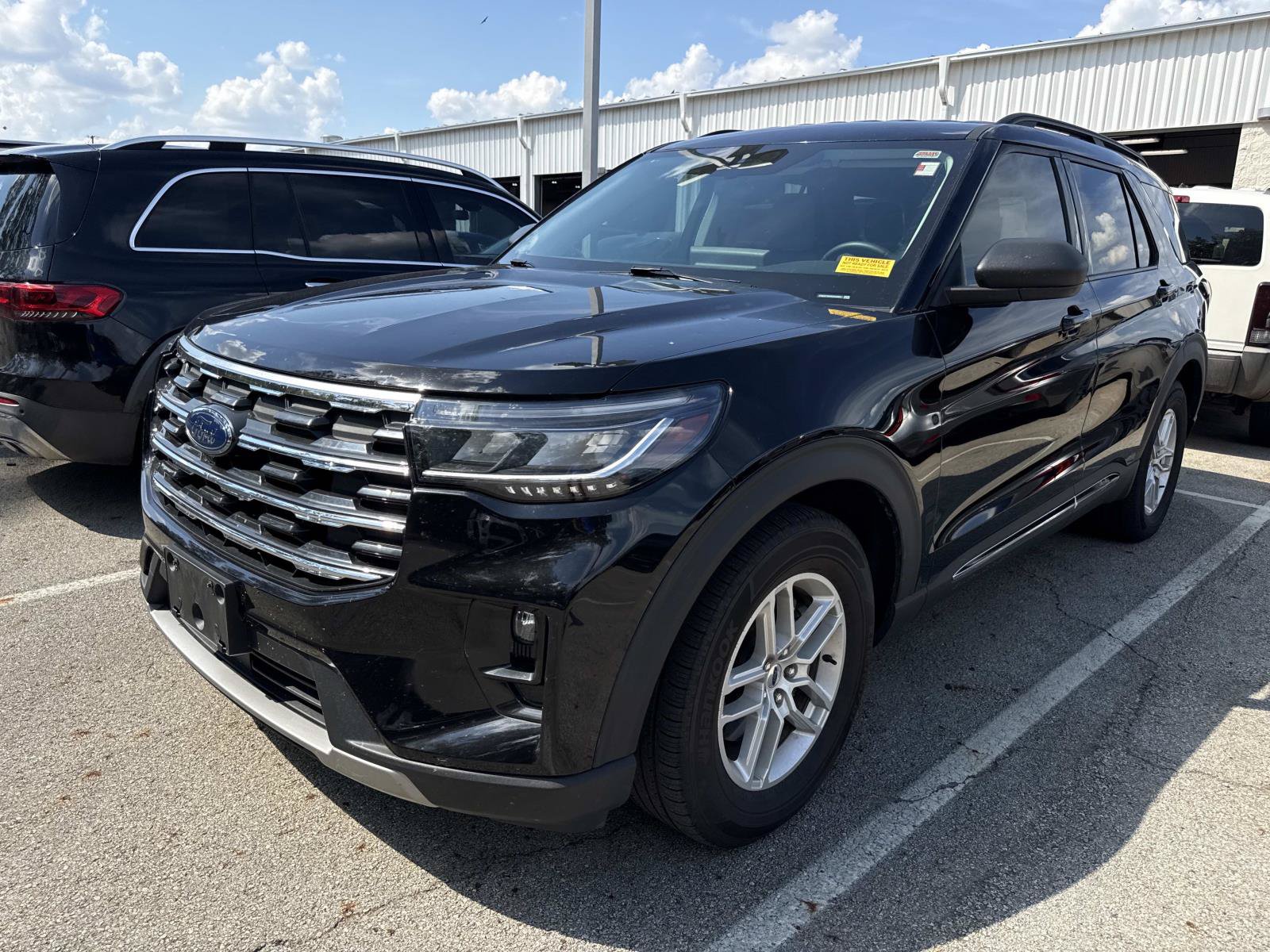 Used 2025 Ford Explorer Active w/ Active Comfort Package RWD image 2