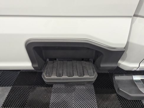 Used 2025 Ford F250 XLT AWD/4WD image 9
