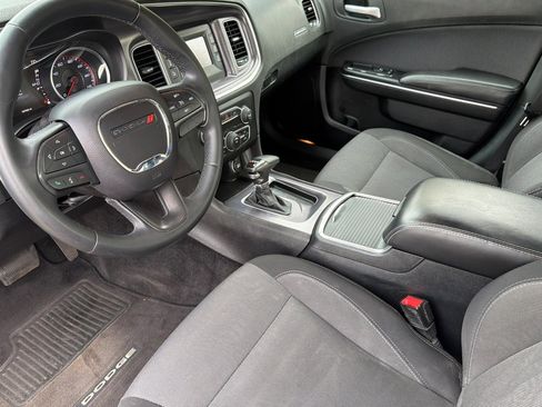 Used 2015 Dodge Charger SE w/ Sport Appearance Group image 10