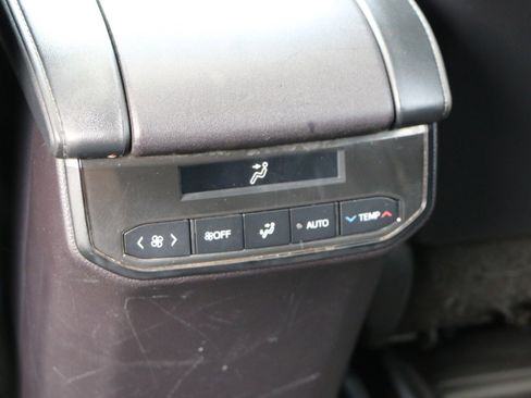 Used 2022 Toyota Highlander XLE AWD/4WD image 31