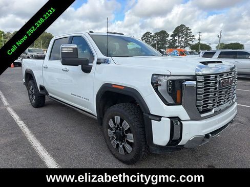 Used 2025 GMC Sierra 2500 Denali w/ Technology Package AWD/4WD image 3