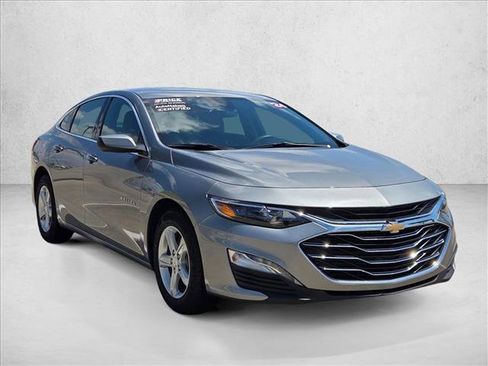 Used 2024 Chevrolet Malibu LT FWD image 3