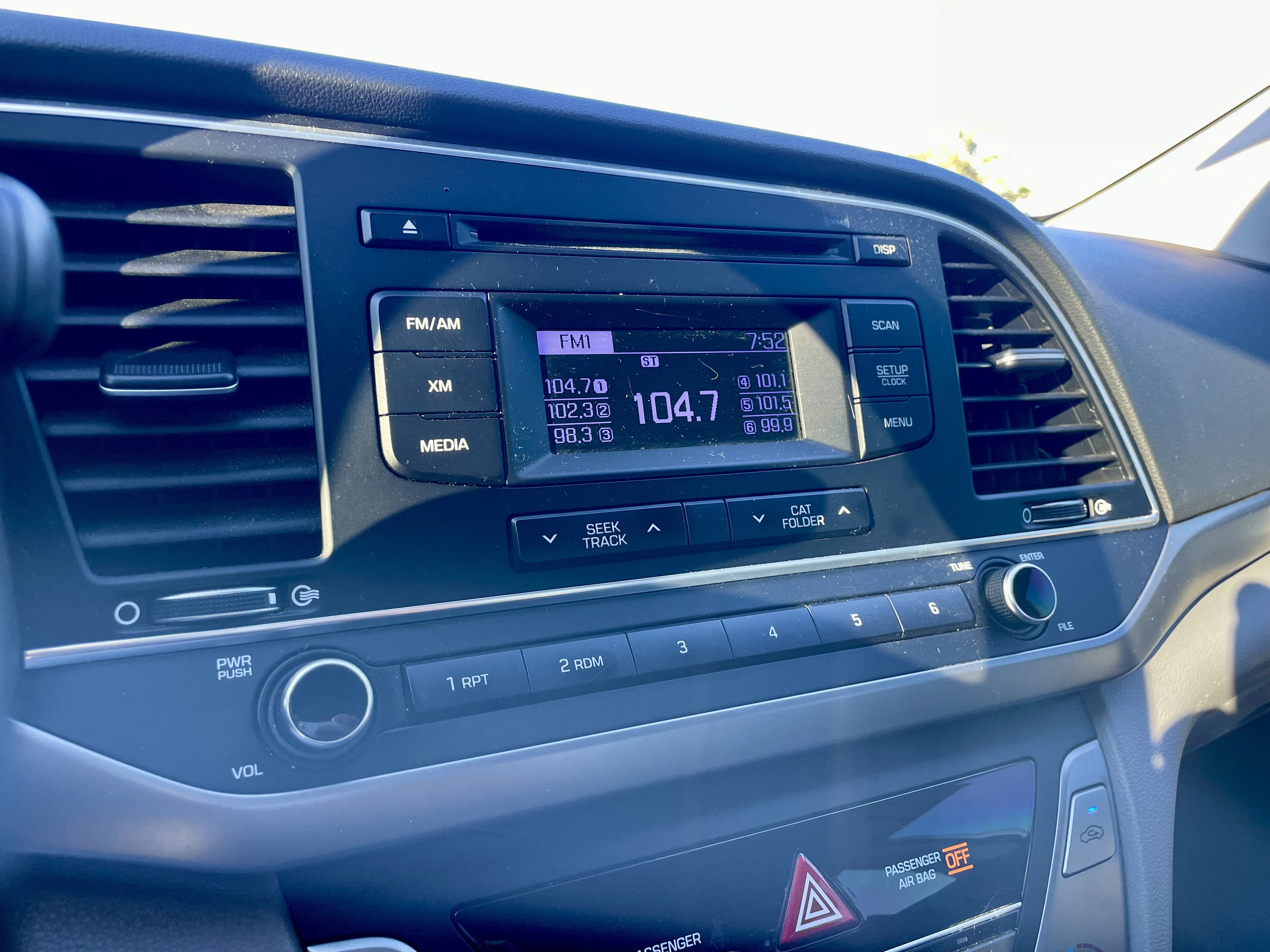 Used 2017 Hyundai Elantra SE FWD image 18
