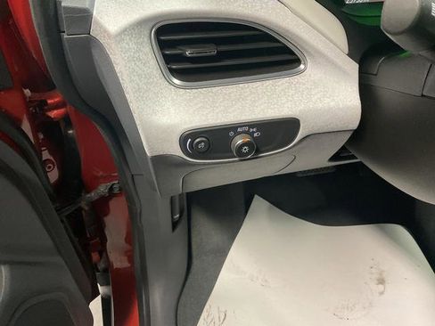 Used 2020 Chevrolet Bolt Premier w/ Infotainment Package image 23