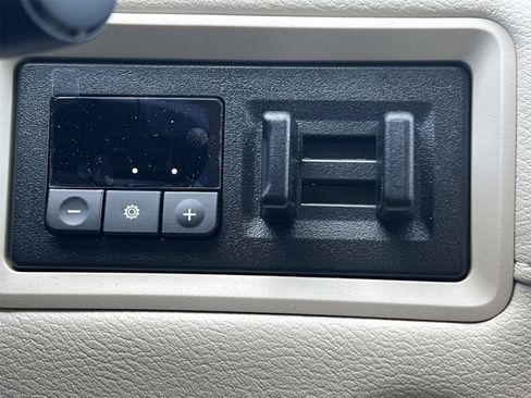 New 2025 Nissan Armada Platinum Reserve image 7