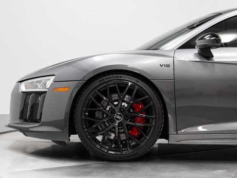 Used 2018 Audi R8 V10 w/ Premium Package image 26