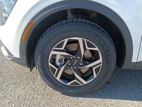 Used 2024 Kia Sportage LX image 10