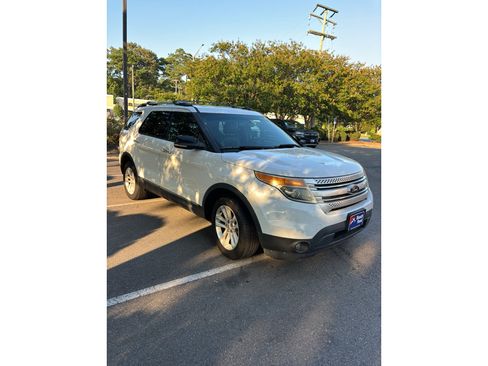 Used 2013 Ford Explorer XLT FWD image 4