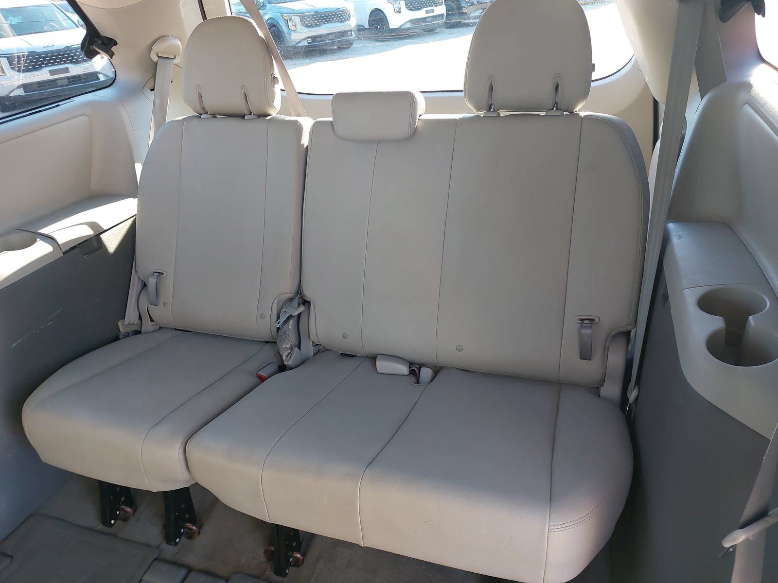 Used 2016 Toyota Sienna XLE Premium FWD image 14