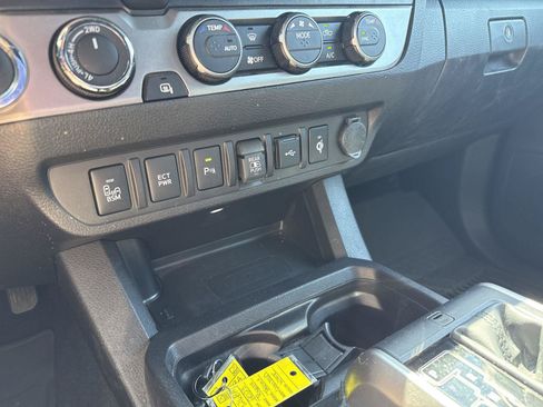 Used 2023 Toyota Tacoma Limited AWD/4WD image 36