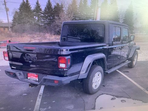 Used 2023 Jeep Gladiator Sport image 4
