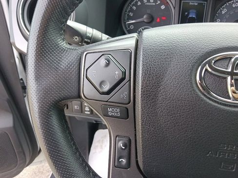 Used 2021 Toyota Tacoma TRD Off-Road w/ Technology Package AWD/4WD image 18