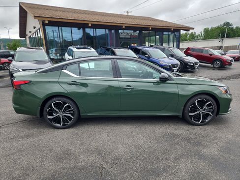 New 2026 Nissan Altima 2.5 SR w/ SR Premium Package FWD image 9