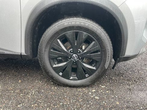 Used 2023 Nissan Rogue SV image 30