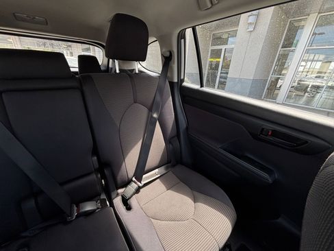 Used 2025 Toyota Highlander LE FWD image 39