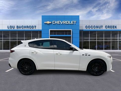 Used 2022 Maserati Levante GT AWD/4WD image 9