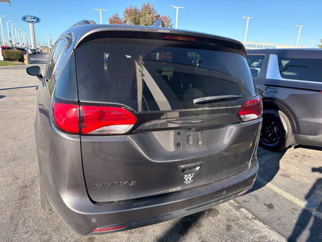 Used 2019 Chrysler Pacifica Touring-L w/ S Appearance Package FWD image 7
