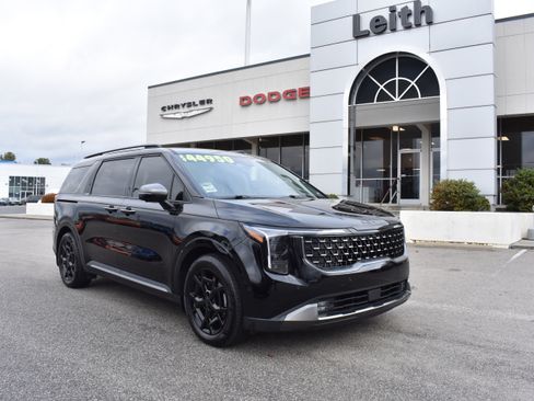 Used 2025 Kia Carnival SX Prestige image 1