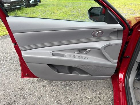 Certified 2025 Hyundai Elantra SEL FWD image 16