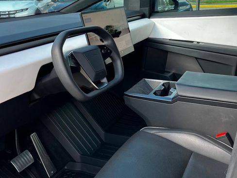 Used 2025 Tesla Cybertruck AWD Crew Cab image 14