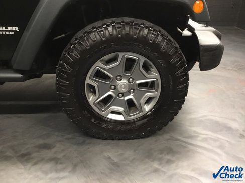 Used 2015 Jeep Wrangler Unlimited Rubicon w/ Connectivity Group image 28