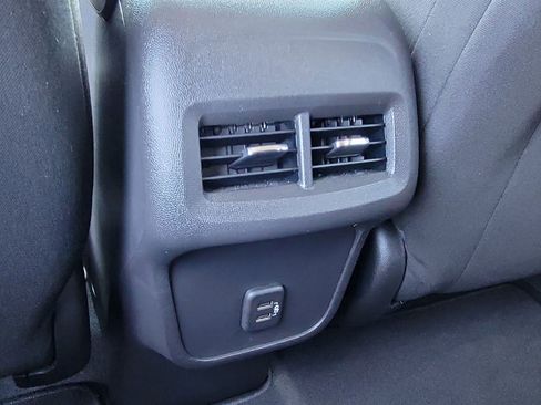 Used 2023 Chevrolet Equinox LT FWD image 20