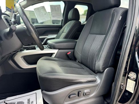 Used 2018 Nissan Titan SV w/ SV Convenience Package image 27