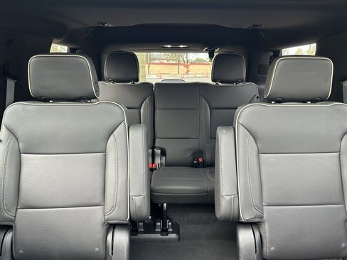 Used 2022 GMC Yukon SLT w/ SLT Premium Package image 19