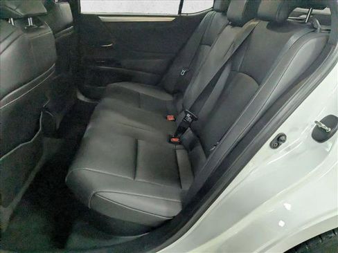 Used 2022 Lexus ES 300h F Sport image 17